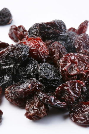 black-raisins-13024817